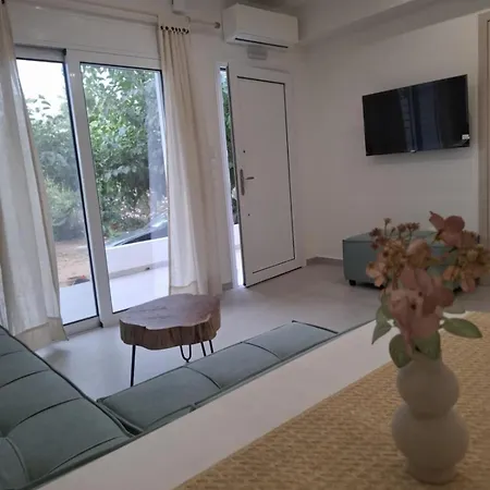 Emvasea Seaside Apartment *